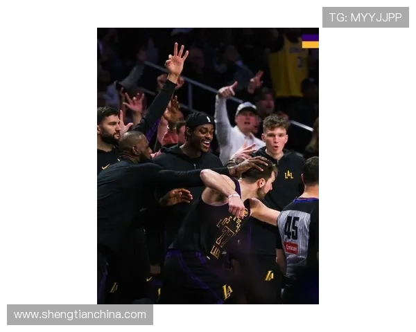 NBA新赛季揭幕战火热开打 多支劲旅争夺总冠军席位竞争激烈