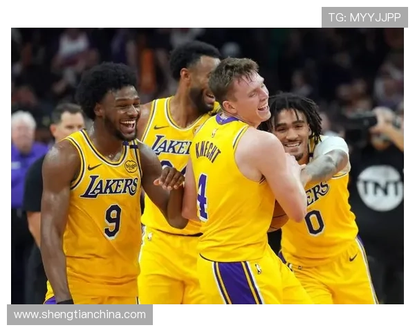 NBA最新动态：詹姆斯复出领衔湖人迎战勇士，东契奇三双助力独行侠大胜雷霆